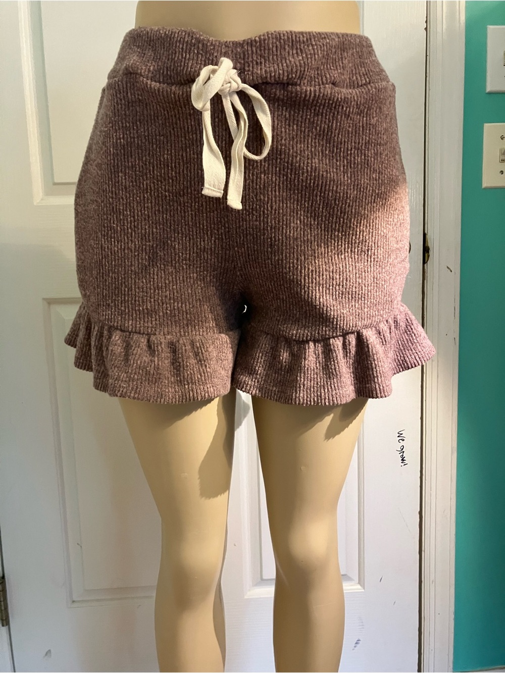 High-Waist Ruffle Hem Knit Shorts - Mauve Pink